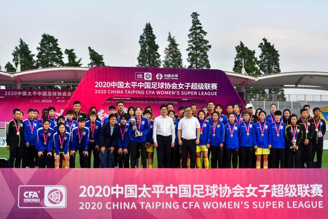 曼联左后卫困境：应对卢克·肖表现不佳的六种方案